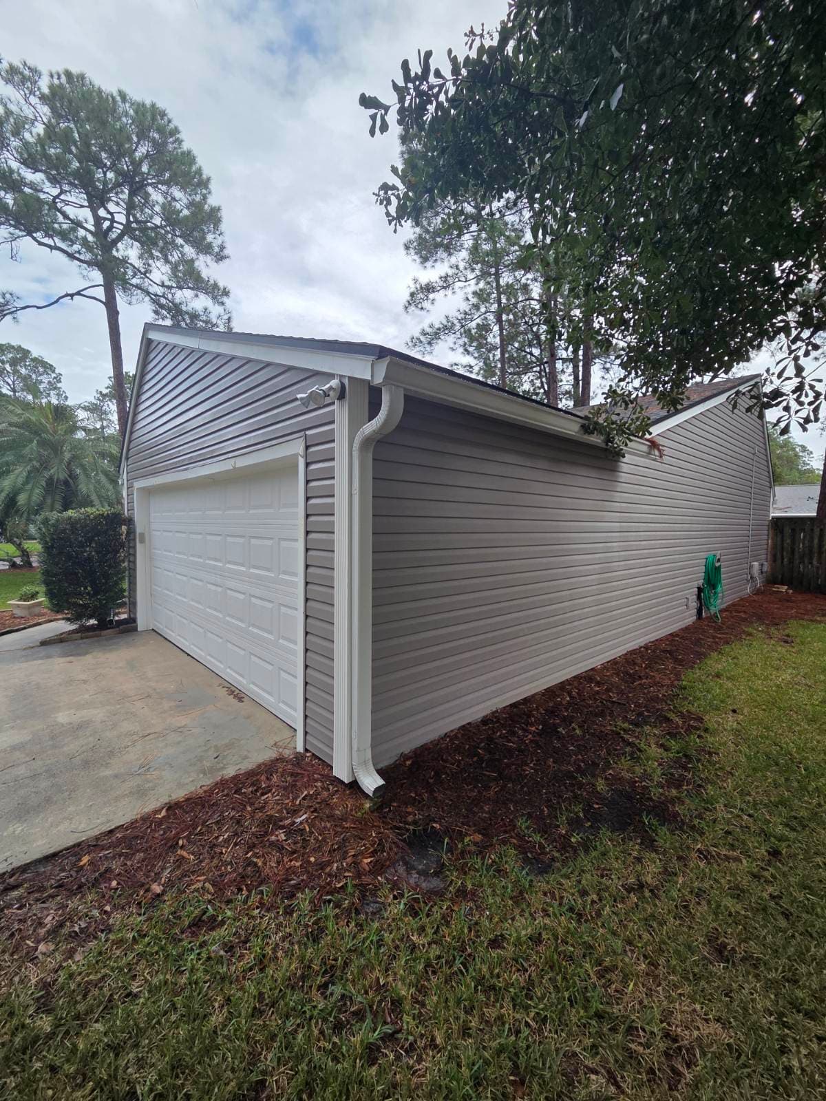 Project Gorgeous Vinyl Siding Repaint in Mandarin Florida image